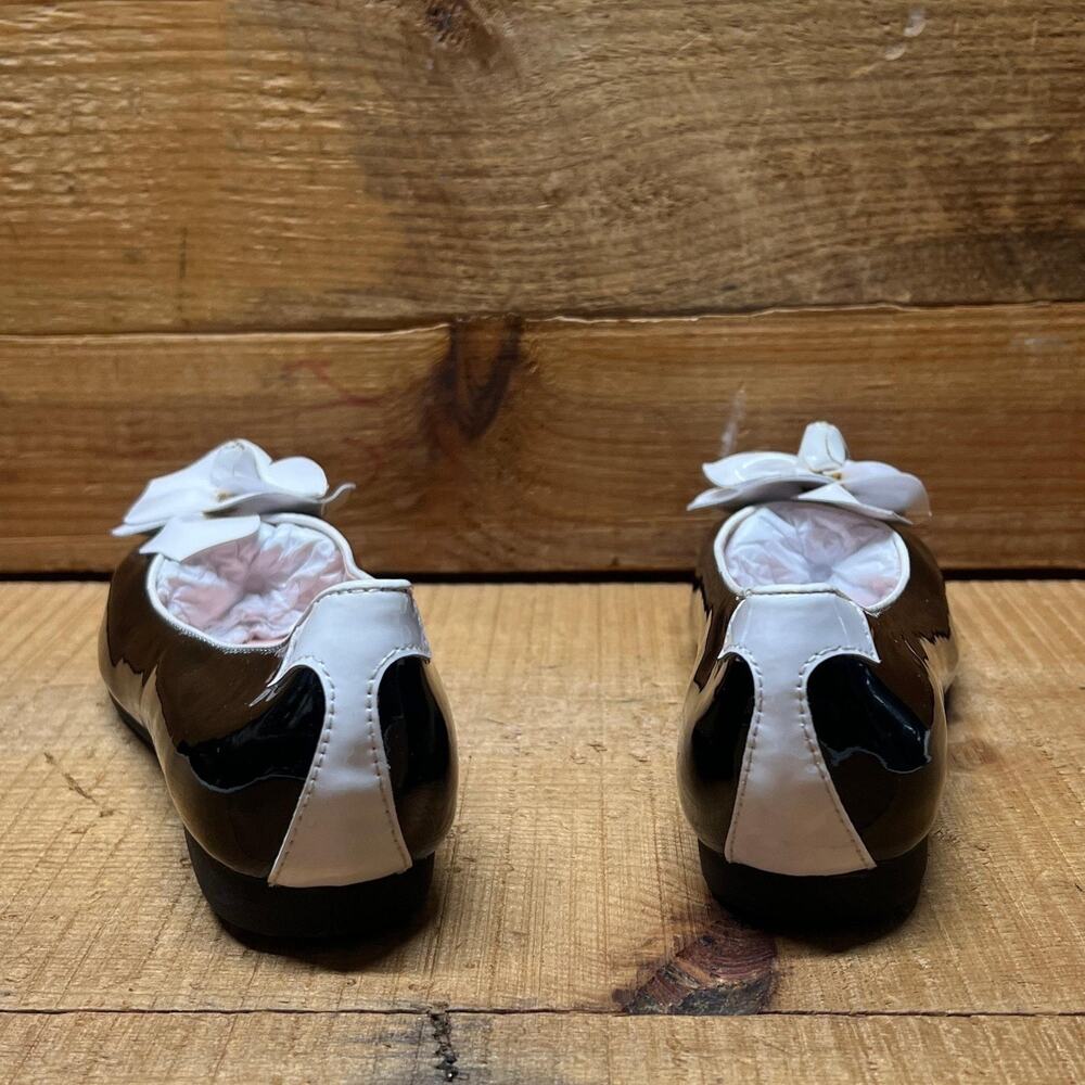 Taryn Rose • Berndt •Slip on 6M Black/White Patent Leather - Picture 7 of 9